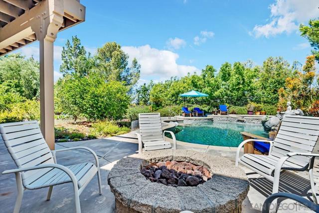 43054 Manchester Ct, Temecula CA: https://media.crmls.org/mediaz/10997628-4989-43ec-8bc6-bd224df3ba62.jpg