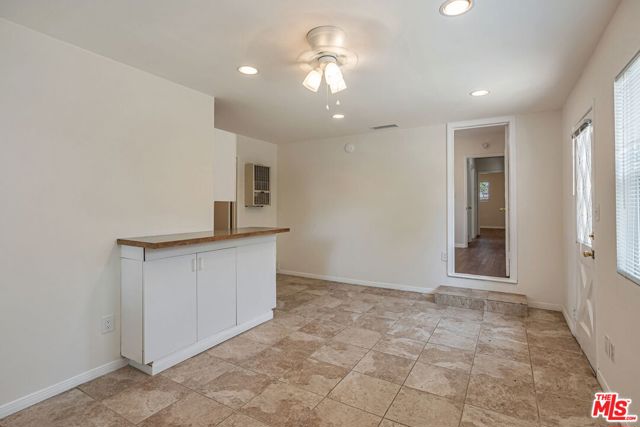 22125 Costanso Street, Woodland Hills CA: https://media.crmls.org/mediaz/1099c76e-5f49-42fa-a8e2-508a1554d0df.jpg