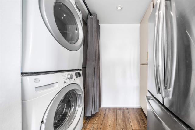 9302 Twin Trails Dr, San Diego CA: https://media.crmls.org/mediaz/1099dd34-c555-4330-95a6-f0e88c4178c5.jpg