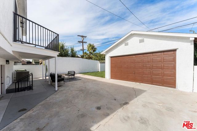 3815 W 60th Street, Los Angeles CA: https://media.crmls.org/mediaz/109a1c3a-2c95-4d98-ba24-00c12aa9fc53.jpg