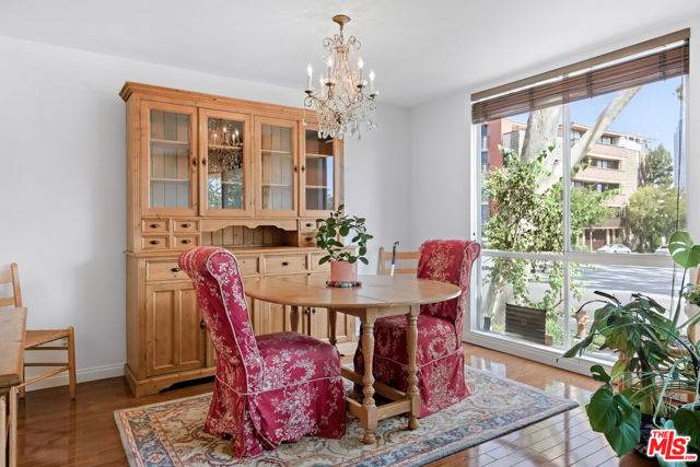2301 S Beverly Glen Boulevard, Los Angeles CA: https://media.crmls.org/mediaz/109a48b1-3de9-444e-b82e-7b4bfbdf58e8.jpg