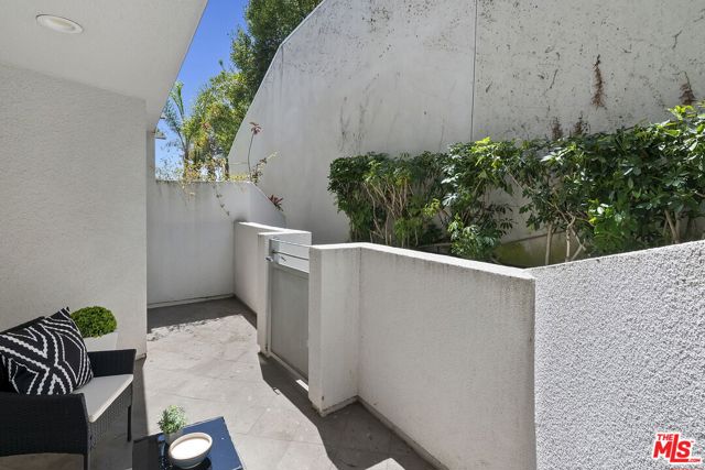 171 N Church Lane, Los Angeles CA: https://media.crmls.org/mediaz/109a83db-746c-4e3c-9e08-145ca36aa7e3.jpg