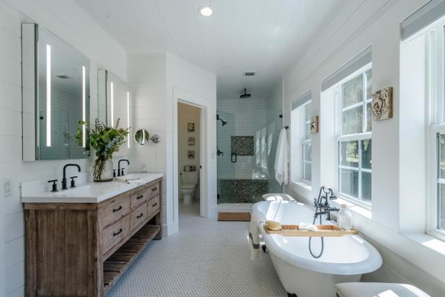 10555 Watsonville Road, Gilroy CA: https://media.crmls.org/mediaz/109b1da2-2ab6-4933-8f98-d489ba6f1153.jpg