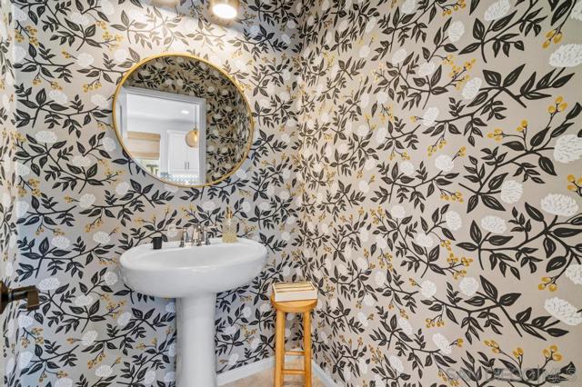 2445 Verano Way, Vista CA: https://media.crmls.org/mediaz/109b3cc3-552c-4406-a117-9a9227d301d2.jpg