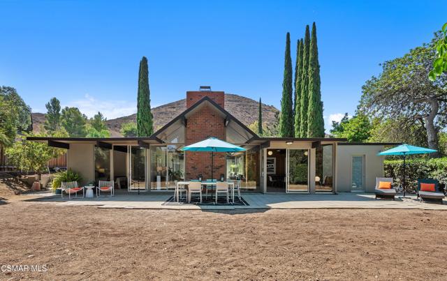 1449 Fordham Avenue, Thousand Oaks CA: https://media.crmls.org/mediaz/109b843c-e721-4dec-adb6-5fe644e7c41a.jpg