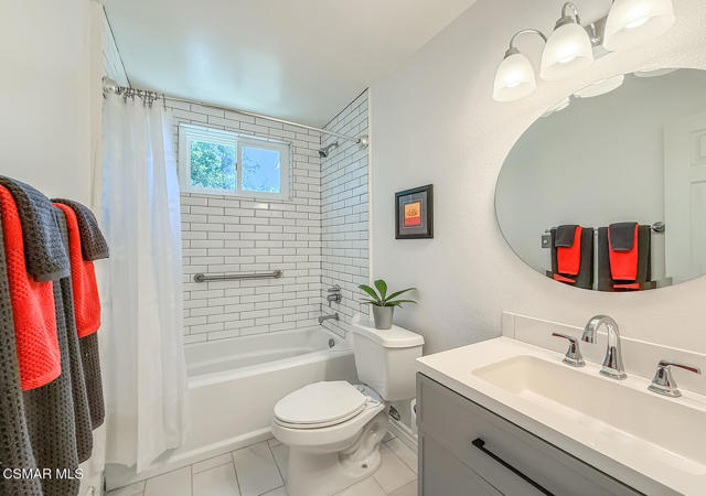 768 Brossard Drive, Thousand Oaks CA: https://media.crmls.org/mediaz/109bb7be-8b55-46ad-b564-36ad69d3964d.jpg
