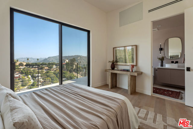 4691 Glenalbyn Drive, Los Angeles CA: https://media.crmls.org/mediaz/109c6ee4-d7e4-486f-a54b-7ad53e6d78dc.jpg