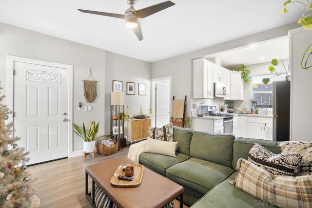 931 21st, San Diego CA: https://media.crmls.org/mediaz/109d202d-7c17-4713-8a9e-3ea14671df95.jpg
