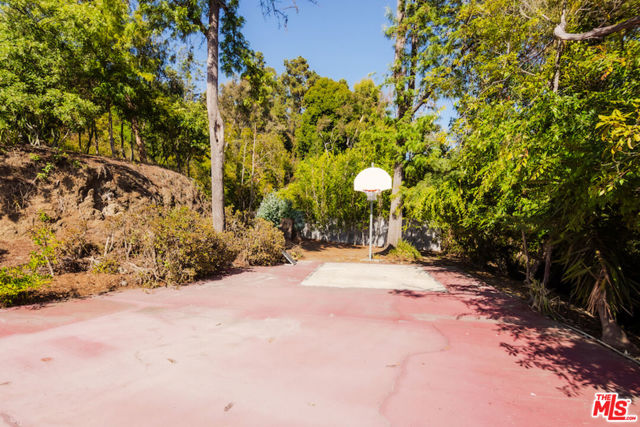 7917 Woodrow Wilson Drive, Los Angeles CA: https://media.crmls.org/mediaz/109d9a32-ed78-4973-a777-f686e53b5bbc.jpg