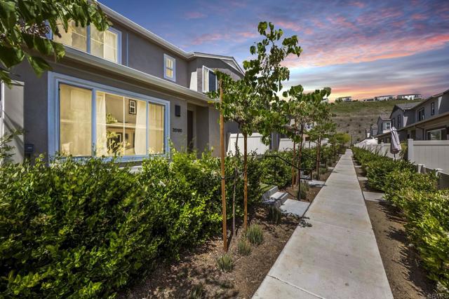 Detail Gallery Image 1 of 30 For 35180 Grove Trl, Fallbrook,  CA 92028 - 3 Beds | 2/1 Baths