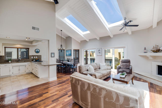 108 Pasadena Avenue, Oxnard CA: https://media.crmls.org/mediaz/109e332a-3e82-428b-b36b-0c188477cc35.jpg