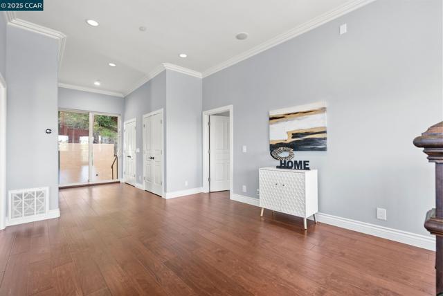 102 Barbara Rd, Orinda CA: https://media.crmls.org/mediaz/109f4d87-baa6-4c2c-badd-6abbe3e6f150.jpg