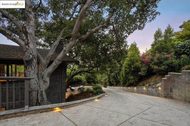99 Lexford Rd, Piedmont CA: https://media.crmls.org/mediaz/109f78e5-eacf-4eff-9d1a-8adf263fca41.jpg