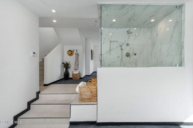 118 Giles Road, Lake Sherwood CA: https://media.crmls.org/mediaz/109f8e35-998a-449c-bc98-9400f7b0455d.jpg