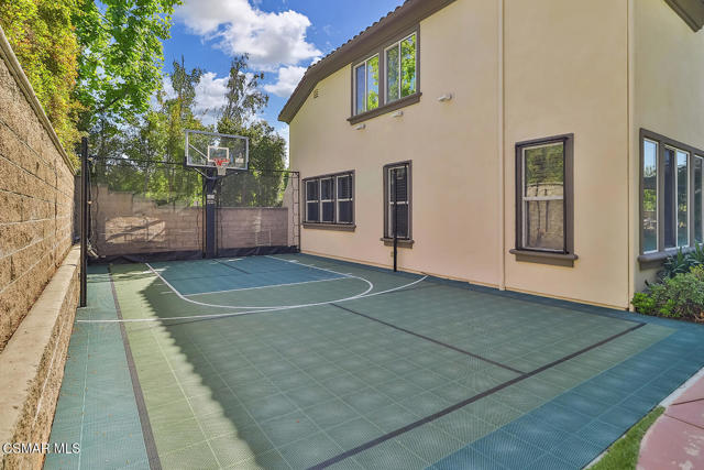 2589 Featherwood Street, Westlake Village CA: https://media.crmls.org/mediaz/109fab06-a66d-49ab-a1c0-e3904ef209f3.jpg