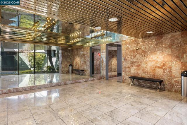 555 Pierce St, Albany CA: https://media.crmls.org/mediaz/109fb24d-a743-471d-9f51-a0fde0c5d391.jpg