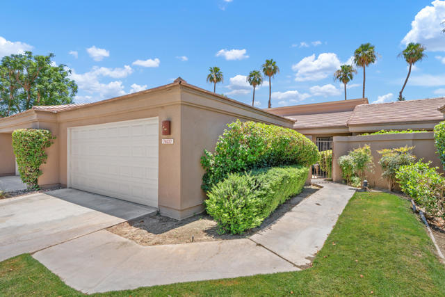 76237 Impatiens Circle, Palm Desert CA: https://media.crmls.org/mediaz/10a00a6d-e18b-4b51-aa37-5456f6e8caee.jpg
