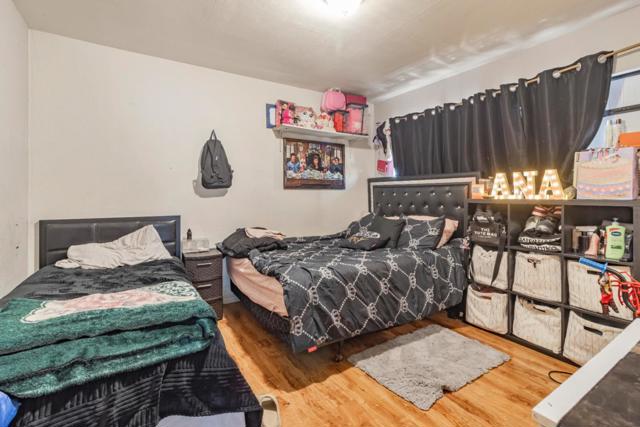 748 Clara Street, Oakland CA: https://media.crmls.org/mediaz/10a00a9b-ab4c-429b-865b-78a1d9f13adc.jpg