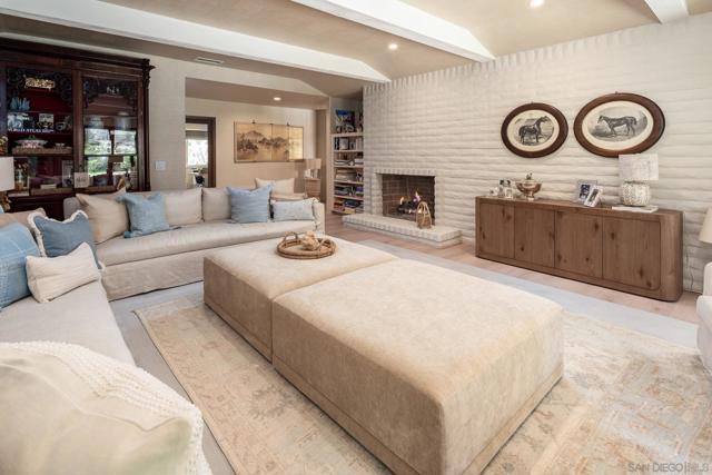 17310 Calle Mayor, Rancho Santa Fe CA: https://media.crmls.org/mediaz/10a04e54-9fea-4123-a90e-4724b62c55e9.jpg