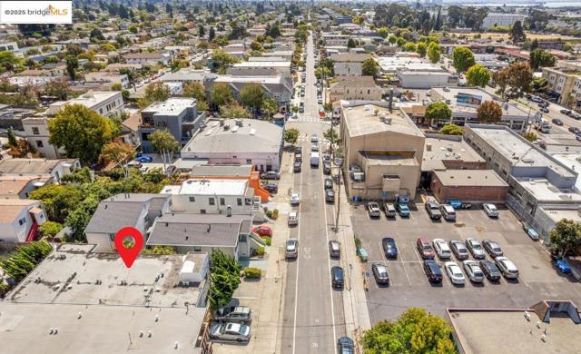 825 Kains Ave, Albany CA: https://media.crmls.org/mediaz/10a091e7-cb7f-4875-a3d6-4593e6de01ae.jpg