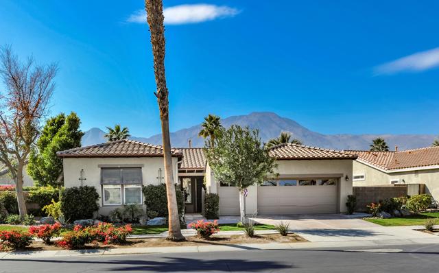81943 Prism Drive, La Quinta CA: https://media.crmls.org/mediaz/10a09581-a8dc-46f0-b465-c524817f6f5b.jpg