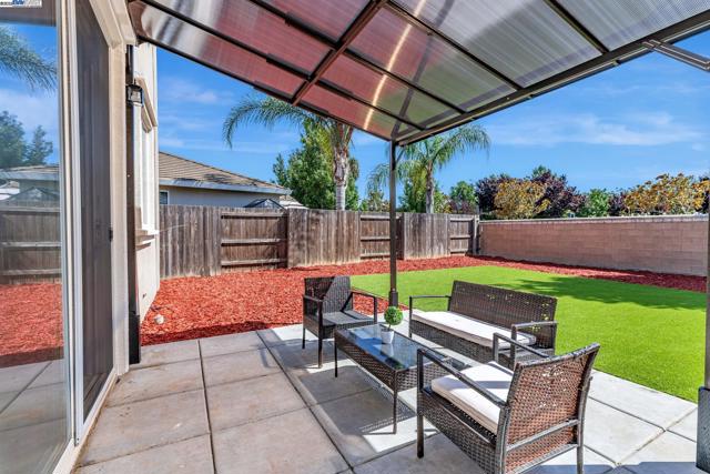 113 Silver Bell Way, Oakley CA: https://media.crmls.org/mediaz/10a0ba37-aeb7-4f37-9e99-5c12cfc5673f.jpg