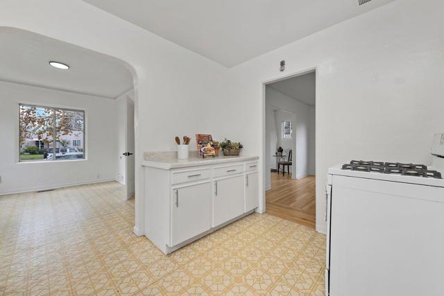 320 N 11th Street, San Jose CA: https://media.crmls.org/mediaz/10a0d862-c296-443f-b897-782a3bdb26f7.jpg