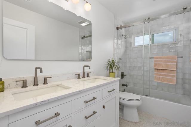 2819 Unicornio St., Carlsbad CA: https://media.crmls.org/mediaz/10a0df4f-a14b-4e5a-8386-2b996feffd09.jpg