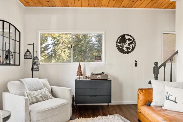720 Buckingham Sq, Lake Arrowhead CA: https://media.crmls.org/mediaz/10a0e5d9-1294-40eb-a7ee-7e4718e4a27f.jpg