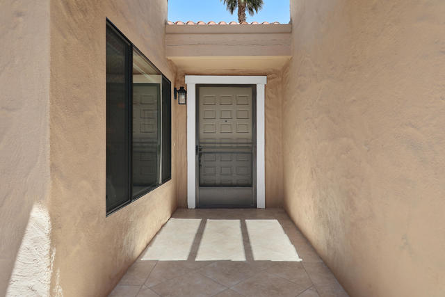 352 Villena Way, Palm Desert CA: https://media.crmls.org/mediaz/10a0fb95-c98d-4066-91f6-fcf01f857e77.jpg