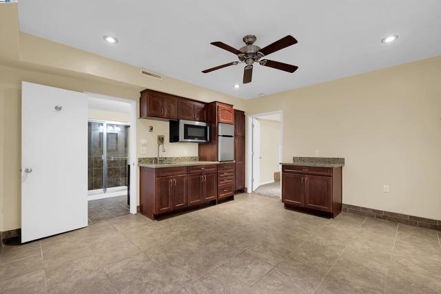 17561 Vineyard Rd, Castro Valley CA: https://media.crmls.org/mediaz/10a1a9d8-eb52-4387-866e-7f2fd77b06d1.jpg