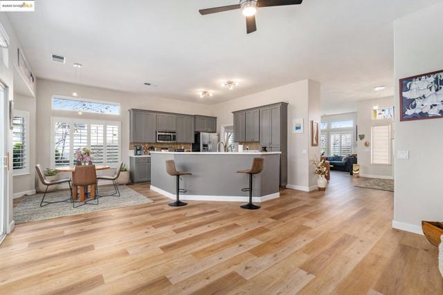 139 Pippin Dr, Brentwood CA: https://media.crmls.org/mediaz/10a21730-7c6d-4c87-9c5f-04a6dd512902.jpg