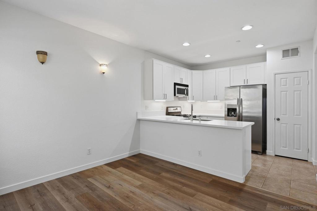 1151 Goddard - photo 4