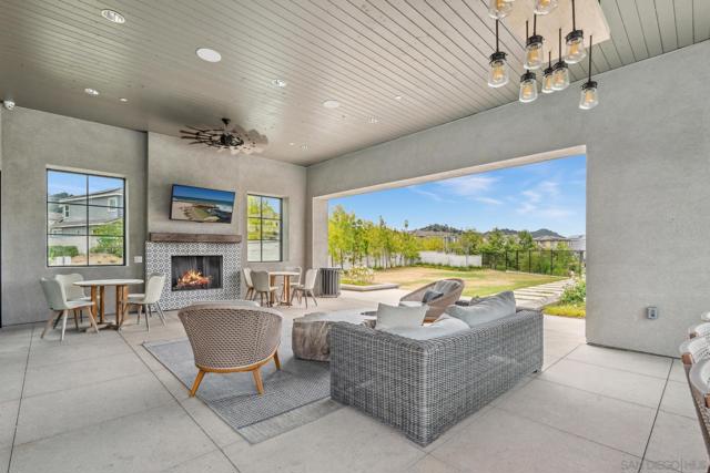 27661 Heritage Ln, Valley Center CA: https://media.crmls.org/mediaz/10a40077-30d5-46ce-82fd-220885f51499.jpg