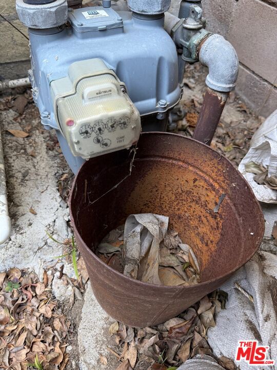 180 E Pepper Drive, Long Beach CA: https://media.crmls.org/mediaz/10a41514-e55c-4bf7-add1-65c4f5873acc.jpg