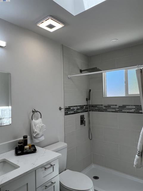 2559 Lynn Ave, Concord CA: https://media.crmls.org/mediaz/10a42533-d626-4684-8d12-eaf8feafbef6.jpg