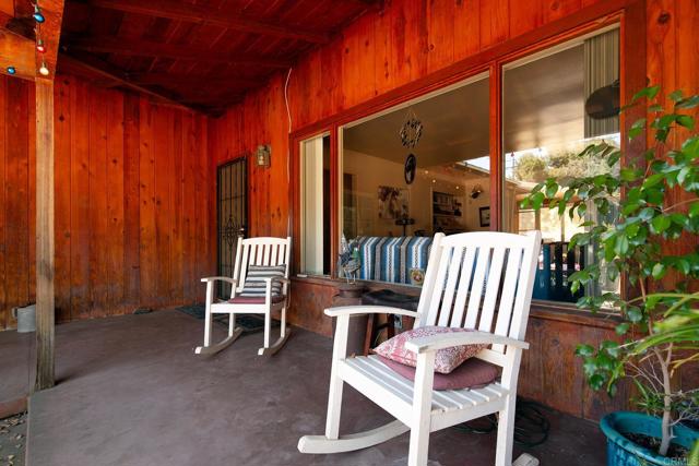 1453 OLIVEWOOD LN, Alpine CA: https://media.crmls.org/mediaz/10a48e82-1a60-4b8f-8103-840b458d5b76.jpg
