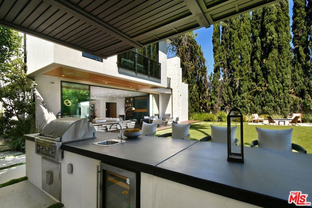 4544 Woodley Avenue, Encino CA: https://media.crmls.org/mediaz/10a4b07a-3a51-4c54-8302-d443def7c53a.jpg