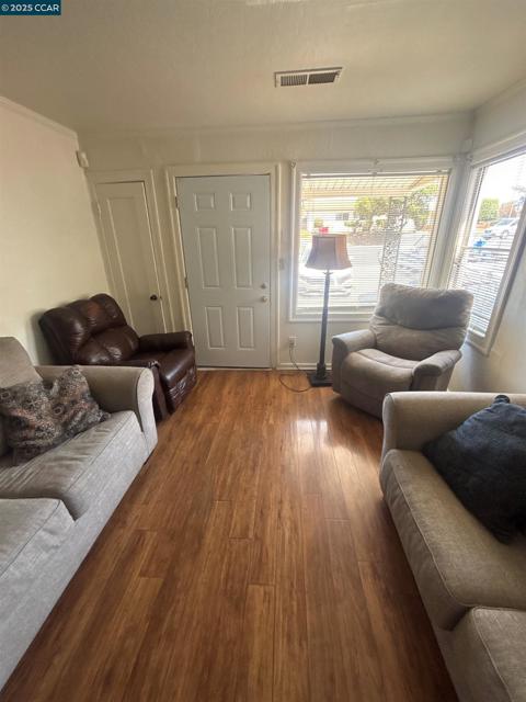 2765 Tuolumne Street, Vallejo CA: https://media.crmls.org/mediaz/10a4b1fd-8e04-4486-b718-808e638cf85e.jpg