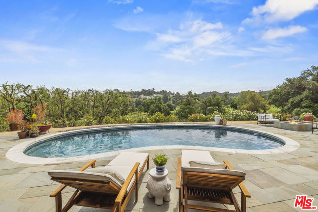 4650 Canoga Avenue, Woodland Hills CA: https://media.crmls.org/mediaz/10a4e5b3-218a-44a1-bf58-dfbabf5a4954.jpg