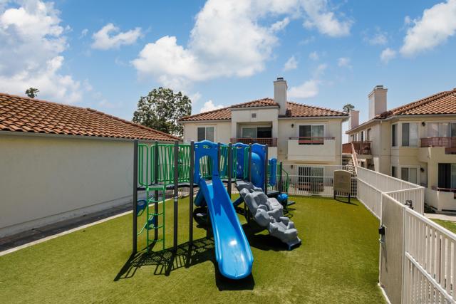 500 Lands End Way, Oceanside CA: https://media.crmls.org/mediaz/10a5018d-edf2-4ebb-9bf0-eb8a136e41a8.jpg