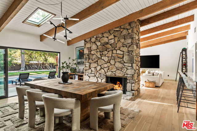 5831 Elba Place, Woodland Hills CA: https://media.crmls.org/mediaz/10a5554f-ba3b-41a0-9529-04710ba6ceaa.jpg