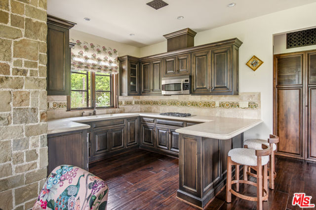 427 La Marina Drive, Camarillo CA: https://media.crmls.org/mediaz/10a5ce37-ca3e-47ad-8ca2-5ab5d4b9d14d.jpg