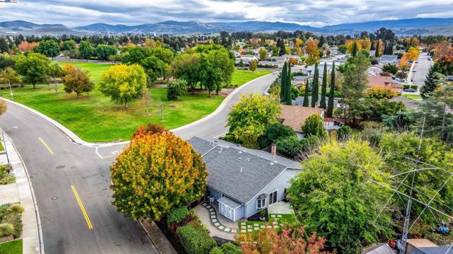 5285 Felicia Ave, Livermore CA: https://media.crmls.org/mediaz/10a5ea6f-4600-4a47-b671-1de3812487a5.jpg