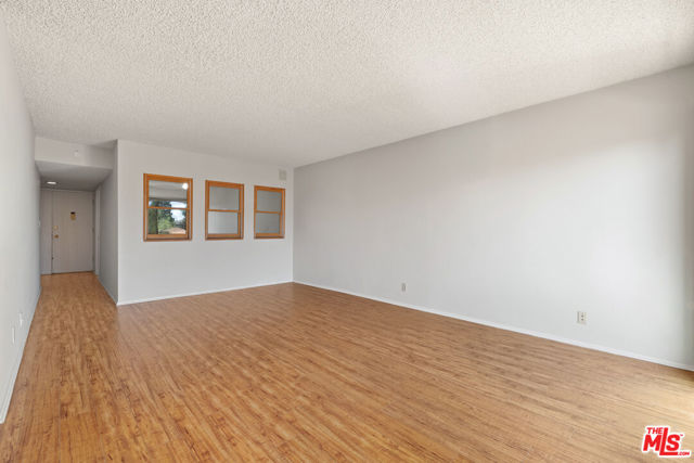 5950 Buckingham, Culver City CA: https://media.crmls.org/mediaz/10a671cf-f317-4314-a9ac-4b09d1757cca.jpg