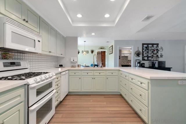 25657 Bellemore Dr, Ramona CA: https://media.crmls.org/mediaz/10a69fb8-7c4d-4b6e-ac92-81a610da79a0.jpg
