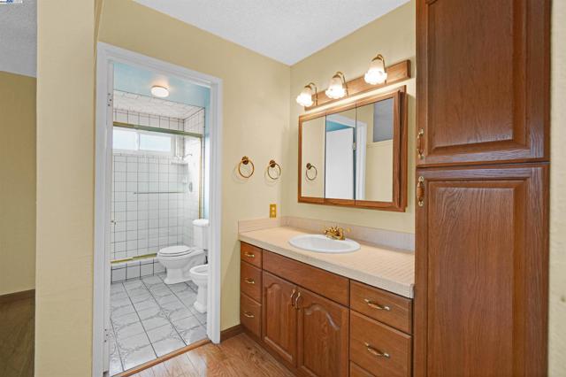 3608 Siskiyou Ct, Hayward CA: https://media.crmls.org/mediaz/10a6c62a-fb4e-4f0f-b93c-7f55f0197aad.jpg