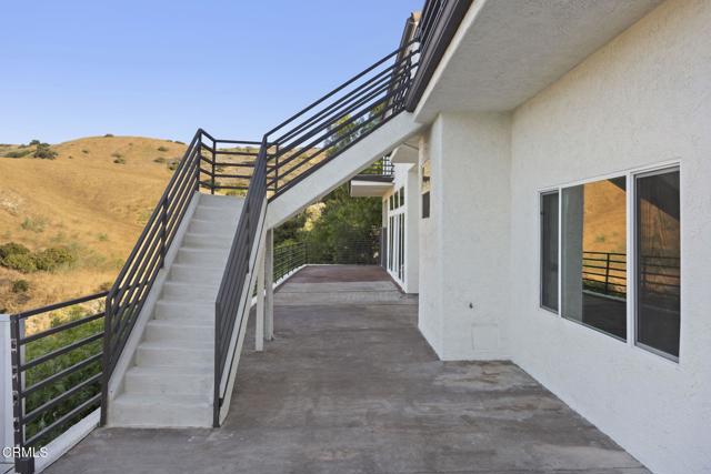 40 Saddlebow Road, Bell Canyon CA: https://media.crmls.org/mediaz/10a6de68-38f3-44a1-9406-c9b67a76d247.jpg