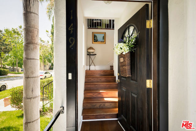 151 S Rexford Drive, Beverly Hills CA: https://media.crmls.org/mediaz/10a777f2-c184-4776-a11b-89c6cb4142e4.jpg