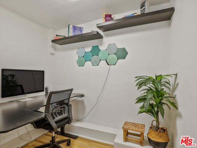 6921 Paseo Del Serra Drive, Los Angeles CA: https://media.crmls.org/mediaz/10a7934d-6baa-423f-9c6c-c084bb5e4f59.jpg
